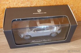 Porsche Macan Turbo model 1/43 Minichamps - 3