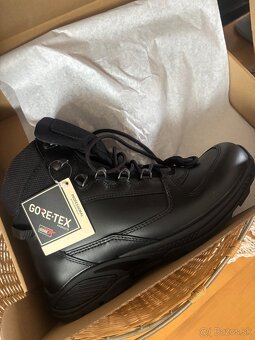 Gore-tex - 3