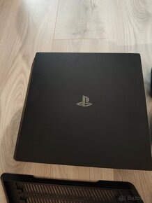 Predám Playstation 4 pro + 13 hier - 3