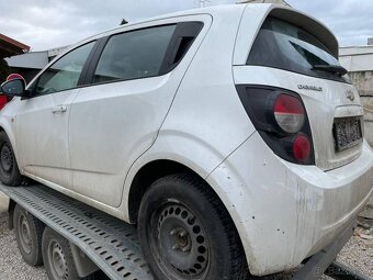 Rozpredám Chevrolet Aveo T300 sedan HB manuál automat - 3