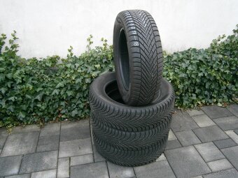 Predám 4x zimné pneu Pirelli 215/60 R17 96T - 3