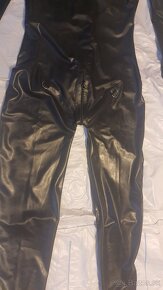 Latexovy celotelovy catsuit cierny s tvarovanim na prsia - 3