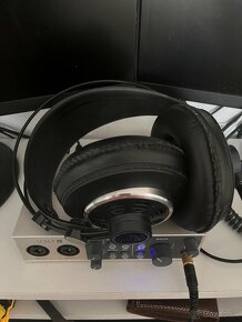 Universal audio volt 2 a AKG K 250 MkII - 3