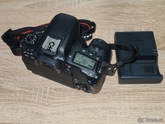 Canon EOS 77D - 3