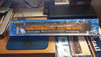 Dieslova lokomotiva Union Pacific 6915 Bachmann HO digital - 3