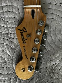 Fender Stratocaster (Standard Stratocaster 2014) - 3