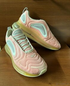 NIKE AIR MAX 720 - 3