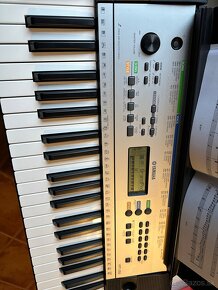 Predám digitálne klávesy Yamaha YPT-255 - 3