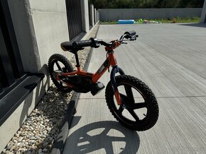 KTM STACYC ELEKTRICKÉ ODRÁŽADLO 16´ - 3