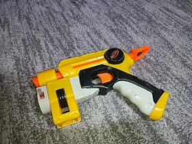 Zbran Nerf s laserovym zameriavacom - 3