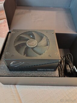 ASUS ROG STRIX 1 200 W Gold Aura Edition - 3