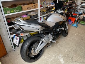 Suzuki GSR 600 - 3