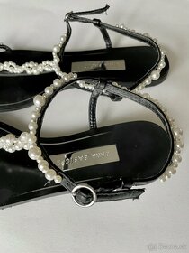 Zara ploché sandále capri s perlami, T remienok - 3