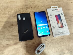 Samsung Galaxy A20e dual SIM – super stav s príslušenstvom - 3