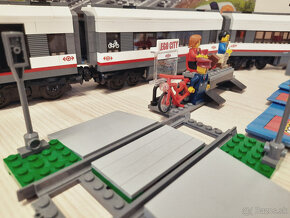 LEGO 60051 - séria CITY - Vysokorýchlostný transportný vlak - 3