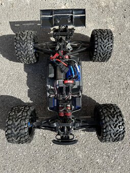 Traxxas E-Revo 1:8 + veľa príslušenstva - 3