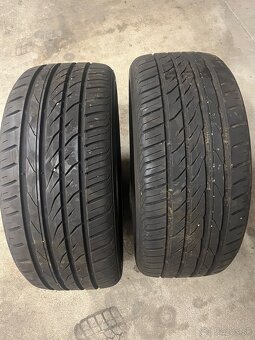 Pneu 235/40 R19 - 3