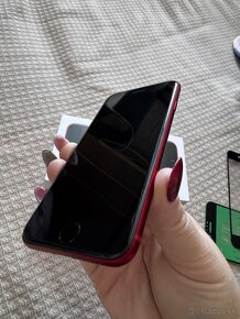 iPhone SE 2022 (product red) - 3