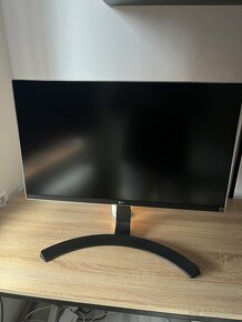 Nefunkčný monitor LG 27UD68P-B + adaptér - 3