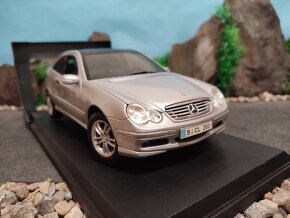 prodám model 1:18 mercedes benz c class sportcoupe - 3