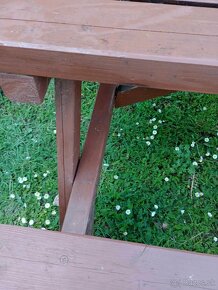 Drevený stôl s lavicami - 3