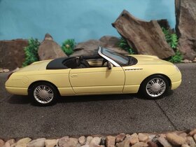 prodám model 1:18 ford thunderbird Cabrio 2000 - 3