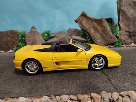 prodám model 1:18 ferrari f355 spider - 3