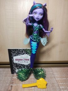 Monster high Clawdeen Great Scarrier Reef Glowsome Ghoulfish - 3