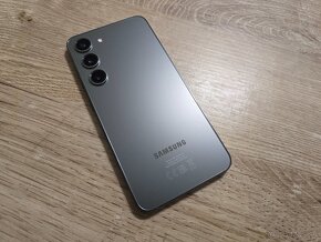 Samsung s23 v Top stave bez znamok pouzivania v krabici s na - 3