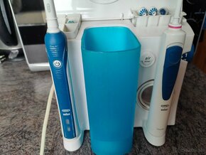 Zubná kefka zo zubnou sprchov-Braun Oral B - 3