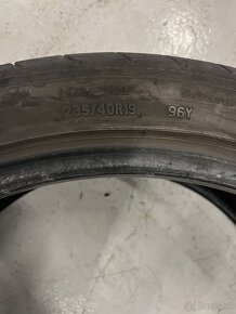 235/40 R19 - 3