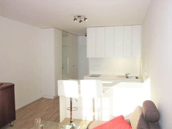 Prenájom zariadený APARTMÁN s loggiou pri nákupnom centre CE - 3