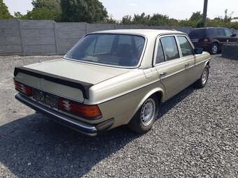 Mercedes Benz w123 sedan 230 - 3