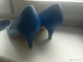 Kralovsky modre lodicky, kabelka a motylik - 3