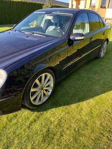 Mercedes E240 - 3