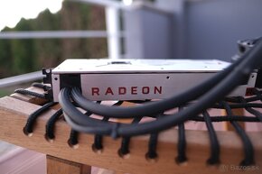 Radeon RX VEGA 64 Liquid Cooled - 3