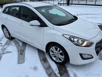 Hyundai i30 CW combi 1.6i CRDi 16V Comfort A/T - 3