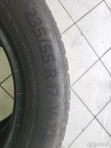 Predám zimne 235/55 R17 CONTINENTAL - 3