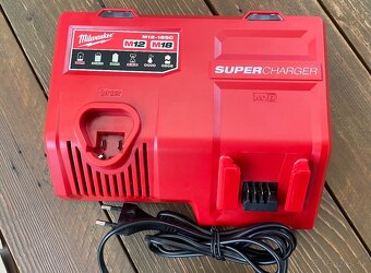 Nabíječka Milwaukee M12-M18 Super charger - 3