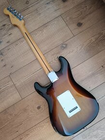 Fender Standard Stratocaster  (2014) - 3