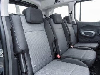 Na prenájom 9-miestna dodávka Toyota Proace Shuttle - 3