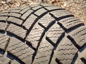 Predam 2ks pneu 215/55/r17 zimne 98V Bridgestone - 3