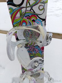 Snowboard, viazanie a topánky v cene. - 3