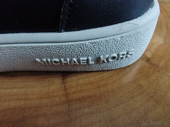 Predám čierne dievčenské topánky Michael Kors. - 3