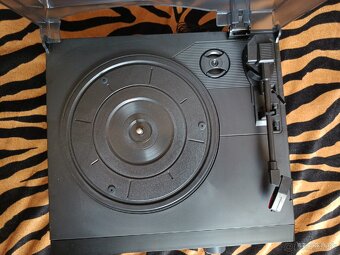 Prehrávač LP platne plus 47 LP platne spolu - 3