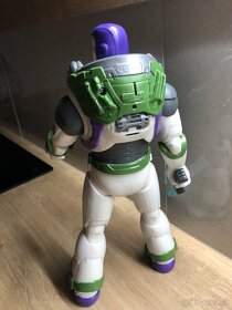 Buzz Lightyear Novy - 3