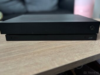 XBOX one X 1TB - 3