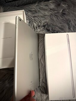 Predám Apple IPad 8.gen 2021 SILVER 32gb, TOP stav, FAKTÚRA - 3