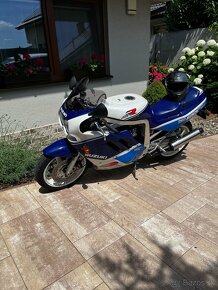 Predám Suzuki Gsxr 750 rv.89 - 3