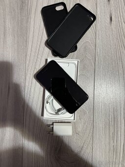 Apple iPhone 8 64GB Black - 3